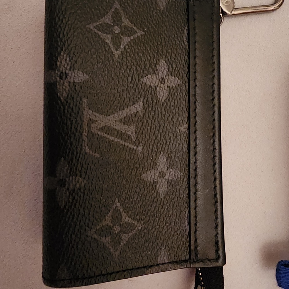 Louis Vuitton Monogram Eclipse Voyage Key Pouch - Picture 14 of 16